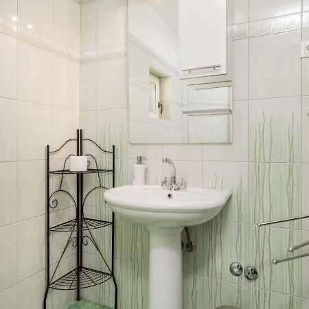 Baretuni - Lbn390 By Interhome * Prnjani
