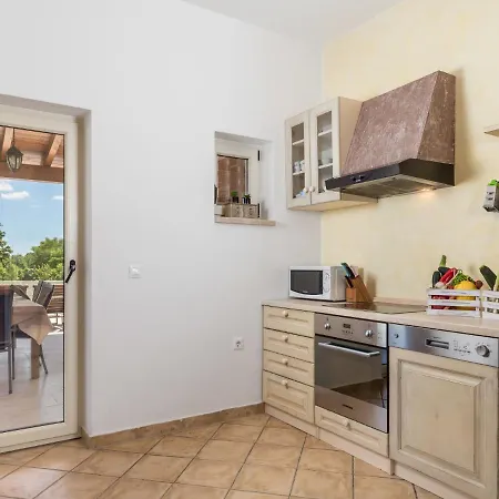 Holiday home Baretuni - Lbn390 By Interhome