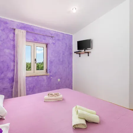 Baretuni - Lbn390 By Interhome * Prnjani