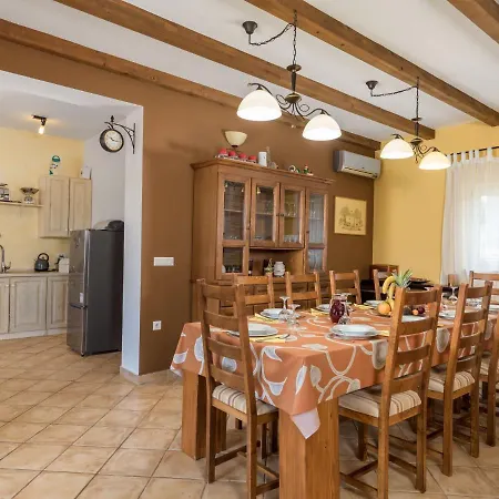 Baretuni - Lbn390 By Interhome *